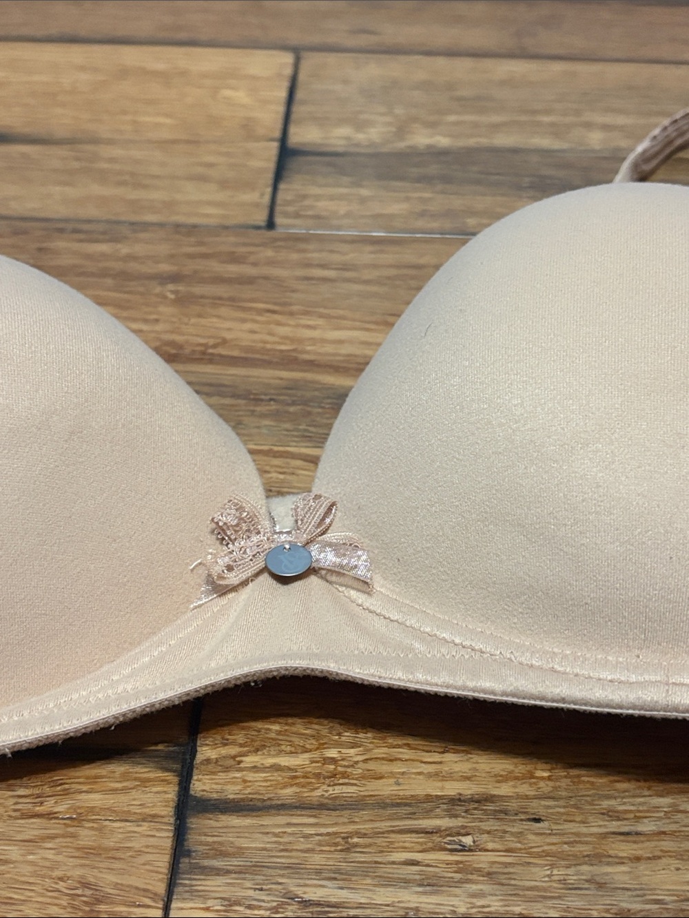 Victoria's Secret Padded Beige Nude Bra Size 36D - Picture 2 of 6